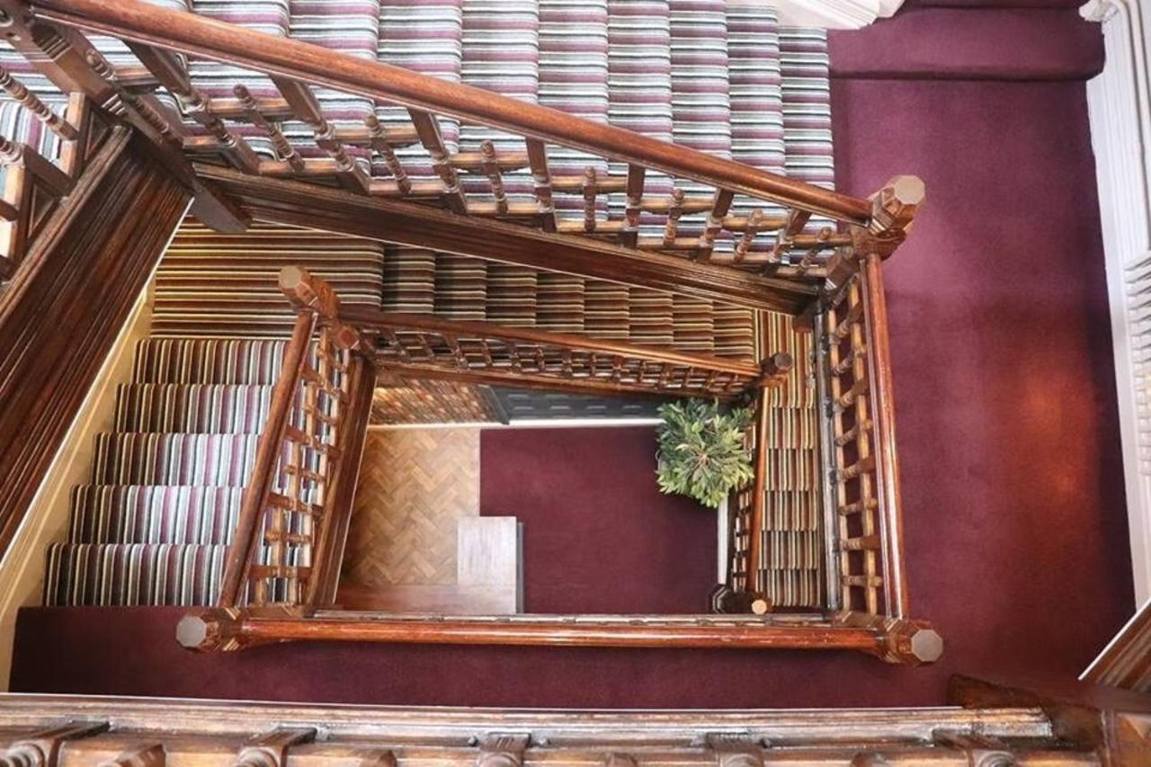 The Royal Hotel Crewe, A Brilliant Collection, Powered By Oyo Exteriör bild