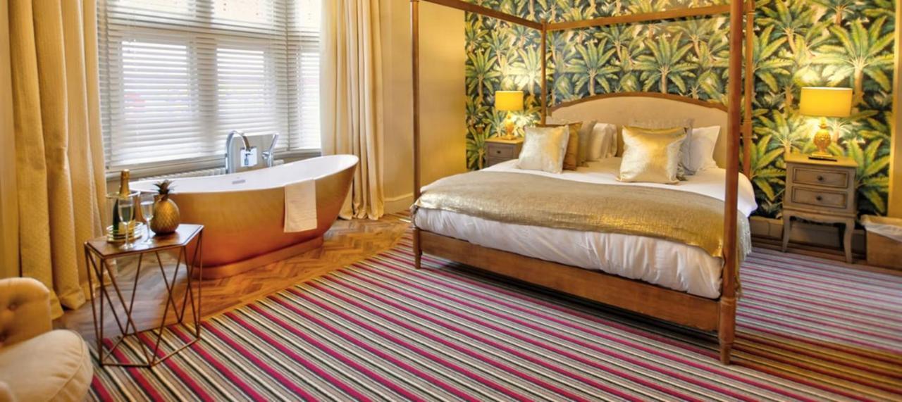 The Royal Hotel Crewe, A Brilliant Collection, Powered By Oyo Exteriör bild